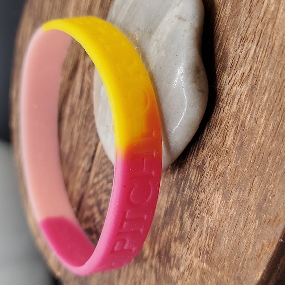 Pitch for the cure softball breast cancer ribbon ombre bracelet B3125‎ - Picture 1 of 2